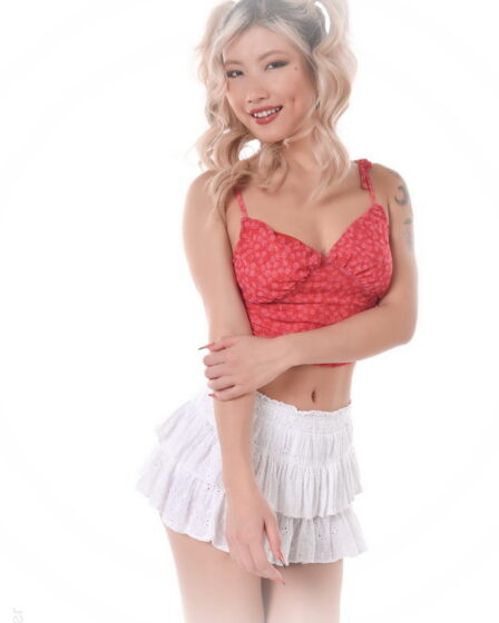 Erotic babe in show for stripper fan