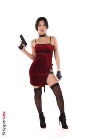 Emiri Momota striptease with a gun